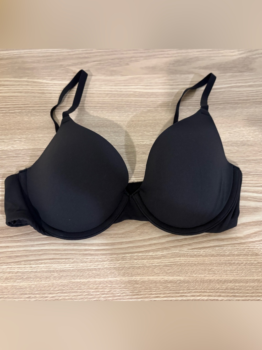 SKIMS Fits Everybody T shirt Bra in Black Onyx Size 34B